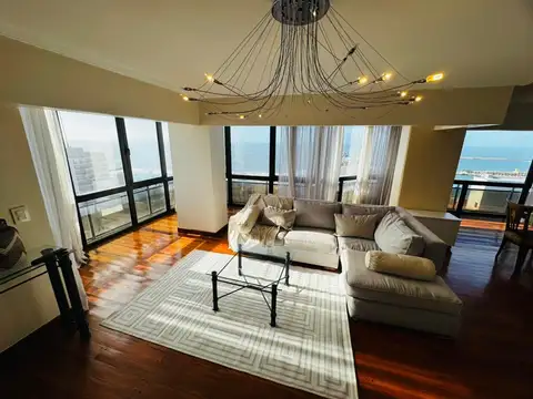 Departamento en edificio Villa Regina de cinco ambientes en duplex 