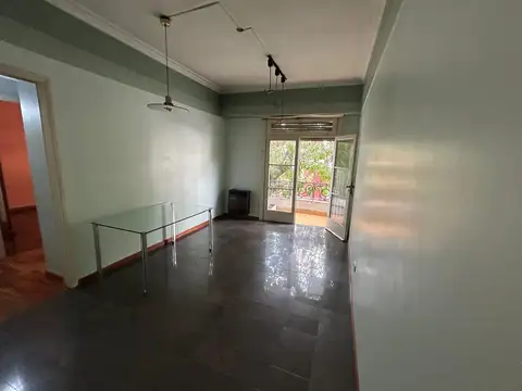 Muy lindo y cómodo departamento de 3 ambientes en gran zona de Almagro - 1er piso por escalera