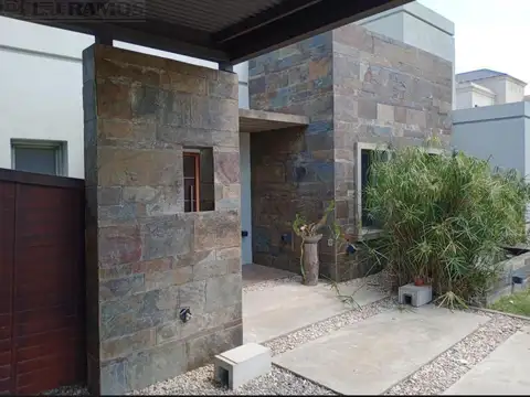Casa en Venta en Haras Santa Maria, USD 215.000