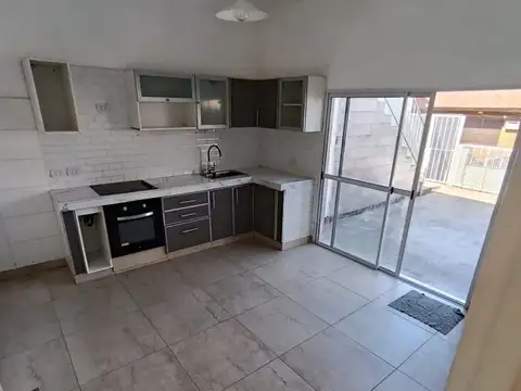 Depto Tipo Casa en Alquiler en Ramos Mejía, $ 1.250.000
