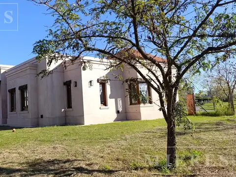Casa en venta sobre lote interno en El Canton barrio  Golf