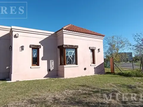 Casa en venta sobre lote interno en El Canton barrio  Golf
