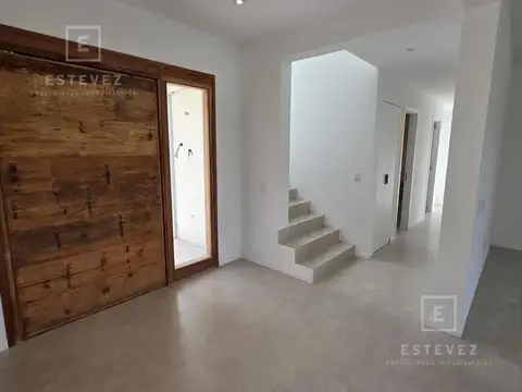 Casa 6 ambientes con 3 baños