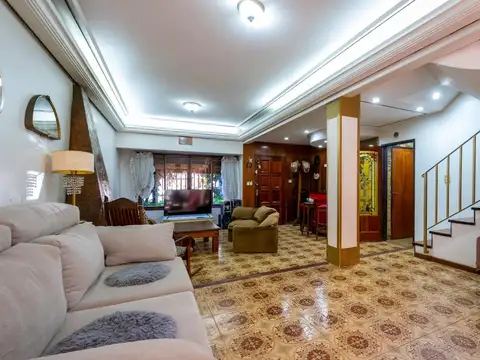 Casa 7 ambientes-5 dormis-Quincho-Cochera-Patio-Terraza-Dependencia (Floresta-Velez Sarsfield)