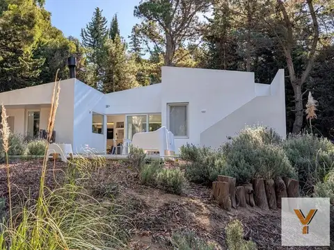 Casa en venta - 4 Dormitorios 2 Baños - Barrio Bosque