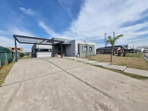 Casa 4 ambientes con 3 baños