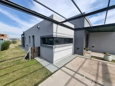 Casa en Venta con 6 cocheras