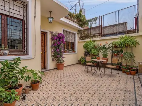 VENTA CASA 4 AMB CON TERRAZA Y PATIO VILLA LURO