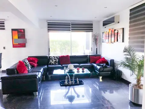 Casa Barrio Dalvian, 4 Dormitorios, 5 Baños, Bicochera, Jardín, Piscina