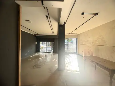 Local amplio luminoso con patio en Palermo