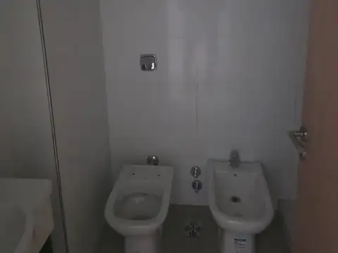 EXCELENTE DEPTO. 1 AMB. Y 1/2, ANTIGUEDAD ,2 AÑOS, PATIO DE 15MTS.
