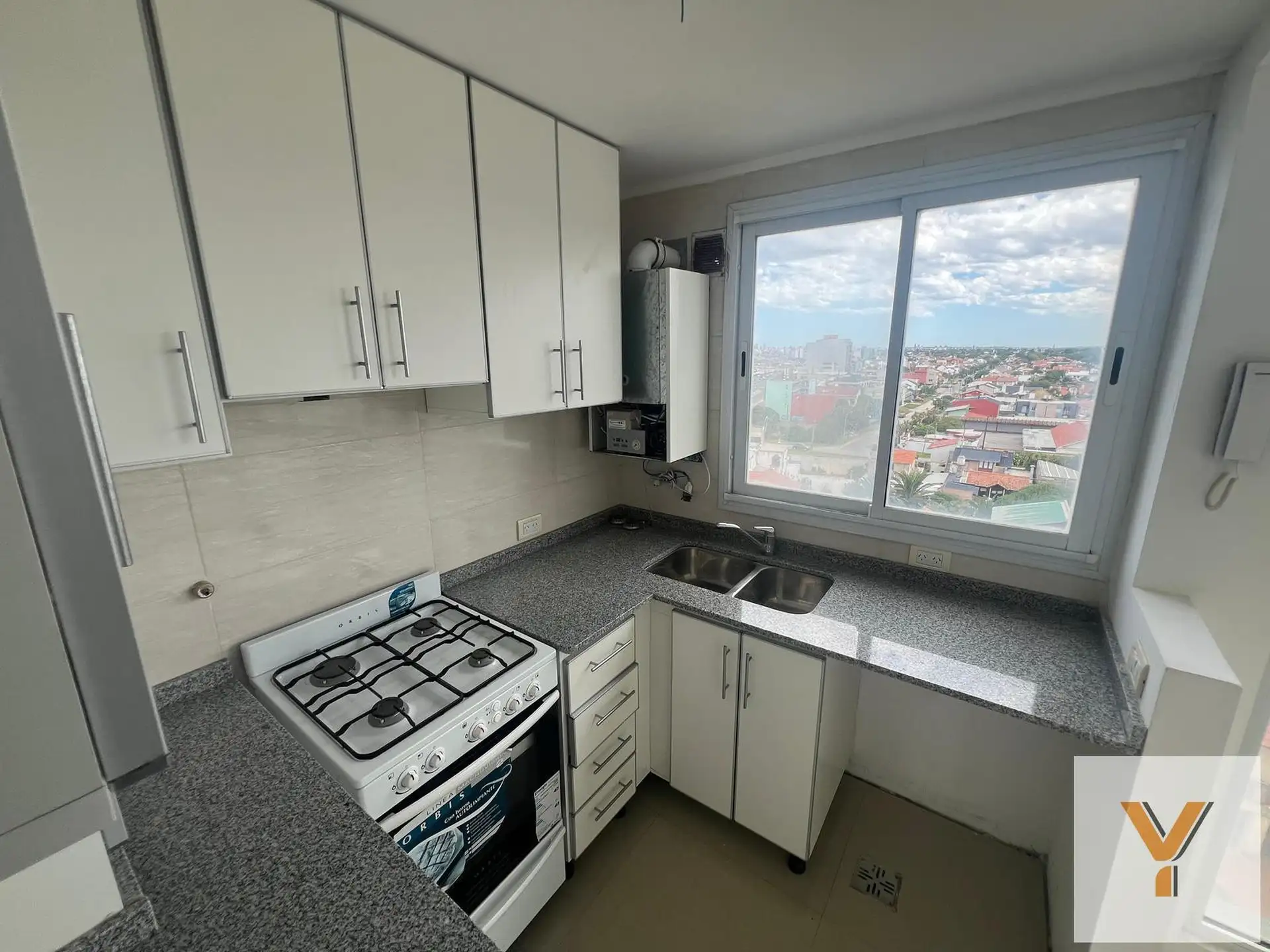 Depto 1 dorm, 44m² en piso alto con ascensor — De Anchorena y Av. Felix U. Camet