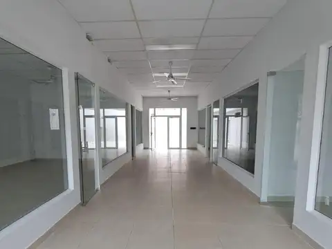 Locales Comerciales en Alquiler Galeria CM  s/ Cabred