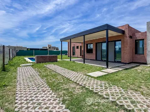 VENTA - Casa de 2 dormitorios y pileta. Don Mateo, etapa 3, Funes.