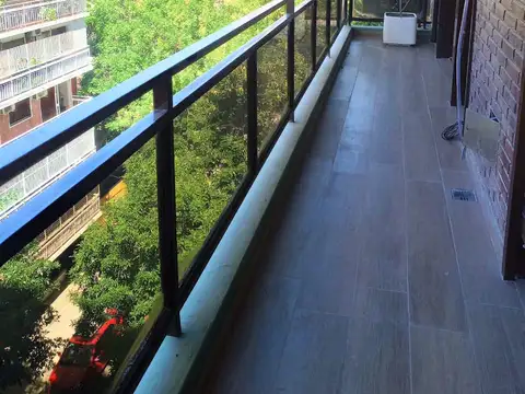 Semipiso en alquiler, 4 ambientes con deendencia y cochera, en Belgrano