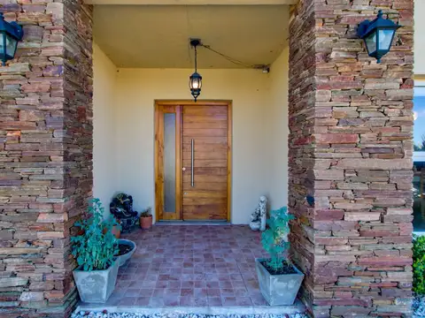 Casa 5 ambientes con 2 baños