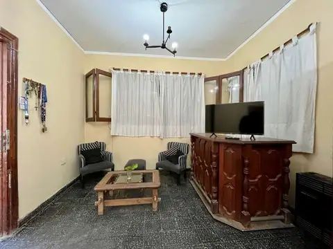 Casa 5 ambientes con 1 baño