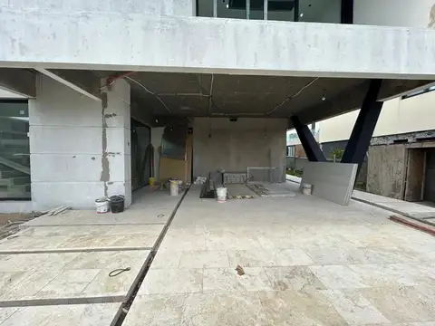 Casa 6 ambientes con 7 baños