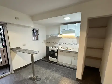 DPTO PH 2 AMB. AL FRENTE CON BCON 1 PISO POR ESCALERA CORTA
