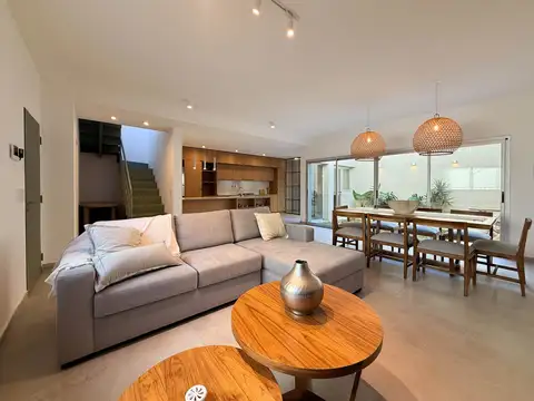 Casa Interna Única en venta 3 dormitorios en Lourdes con patio con parrillero y terraza con pileta
