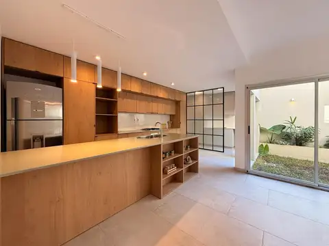 Casa 5 ambientes con 3 baños
