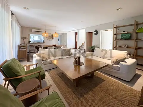 Casa 7 ambientes con 3 baños