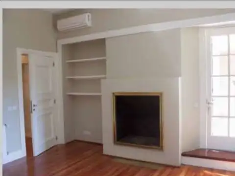 Casa en Alquiler con 2 cocheras