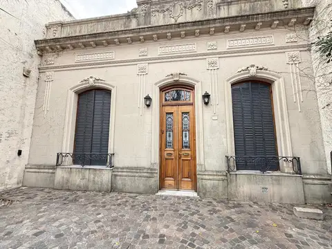 Casa en Alquiler con 1 cochera