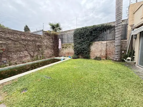 Casa en Alquiler con 1 cochera