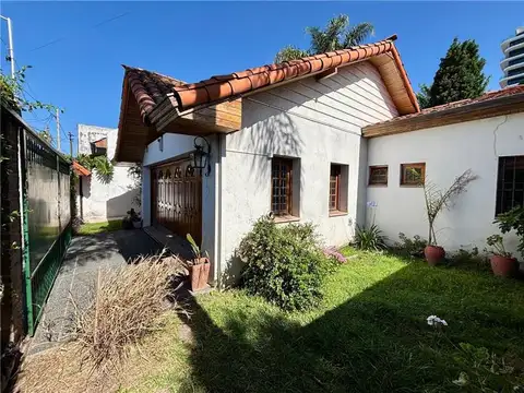 Casa en Venta con 3 cocheras