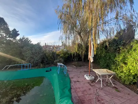 Casa 8 ambientes con 6 baños