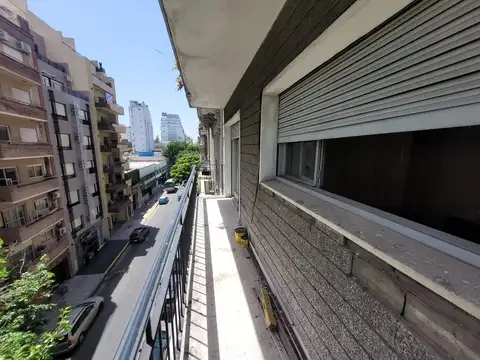 HERMOSO DEPARTAMENTO - 2 AMBIENTES - FRENTE - GRAN BALCON CORRIDO - ZONA UADE
