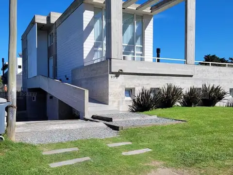 Casa Chalet  en Venta en Pinamar, Costa Atlántica, Buenos Aires
