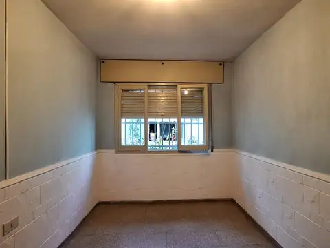 Casa 4 ambientes con 1 baño