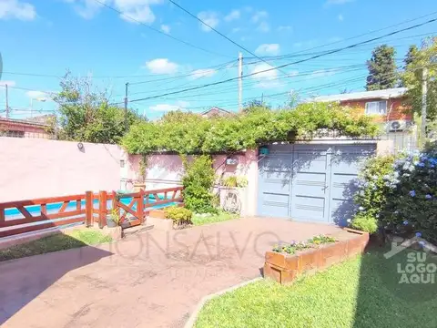 Casa 4 ambientes con 2 baños