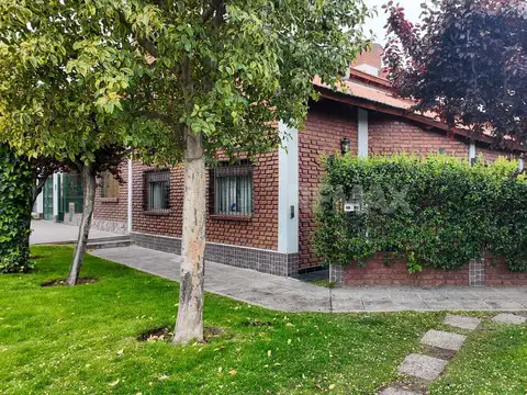 Venta casa 4 dormitorios barrio cumelén