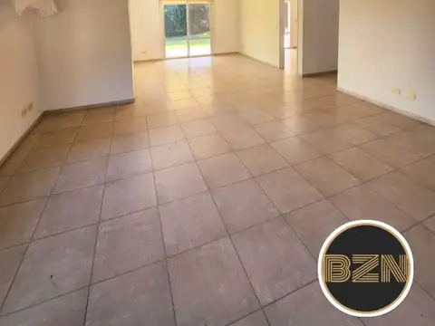Casa en Alquiler con 2 cocheras