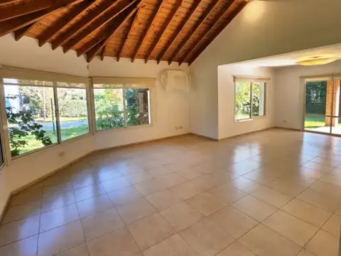 Casa 6 ambientes con 4 baños