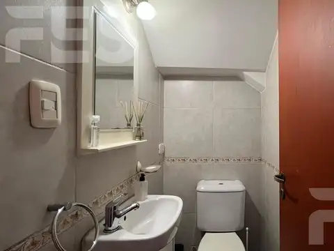 Casa en venta duplex Triplex luminoso y en excelente estado Villa Pueyrredon 4 5 ambientes