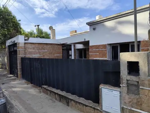 VENTA CASA 4 DORM PATIO COCHERA ZONA SUR CORDOBA