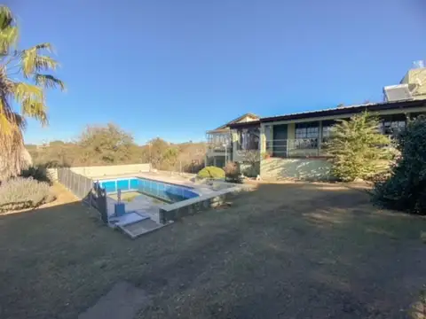 Venta casa 2 dormitorios con pileta agua de oro