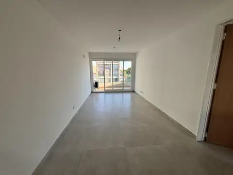 Av. San Martín  al 1500, E/ Av. Maipú y Avellaneda