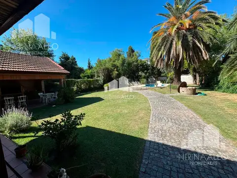 Casa 5 ambientes con 2 baños