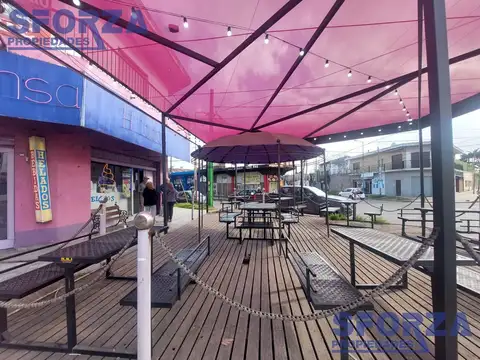 Avenida Hipólito Yrigoyen y  Polonia