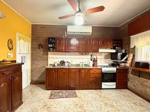 CASA EN VENTA EN CASILDA- 3 DORMITORIOS CON PILETA