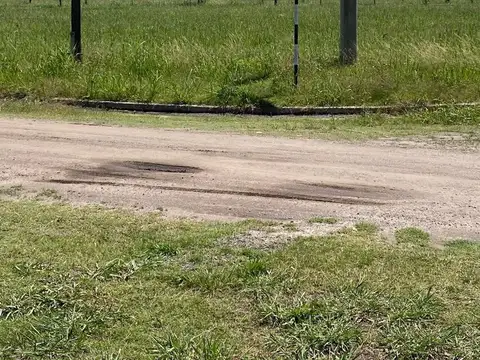 SE VENDE TERRENO EN ESQUINA - EXCELENTE UBICACION 