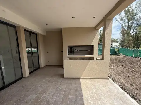 Casa en Venta en Pilar Del Este - Santa Sofia, USD 165.000
