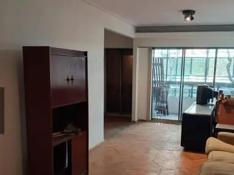 Tres dormitorios con balcon en Parque Las Heras