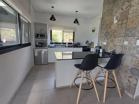 Casa en Alquiler en Pilar del Este - San Ramon, USD 1.150