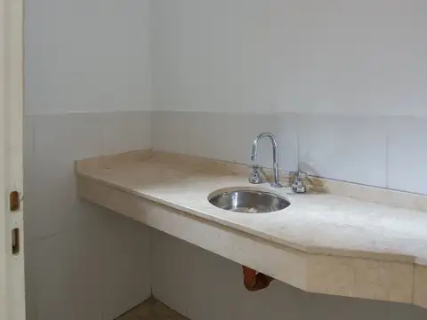 ALQUILER LOCAL 55 M2 ALBERDI Cba. MTS pza. colon